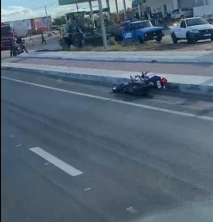 Motociclista morre após bater em caminhão na Avenida Transnordestina em Petrolina