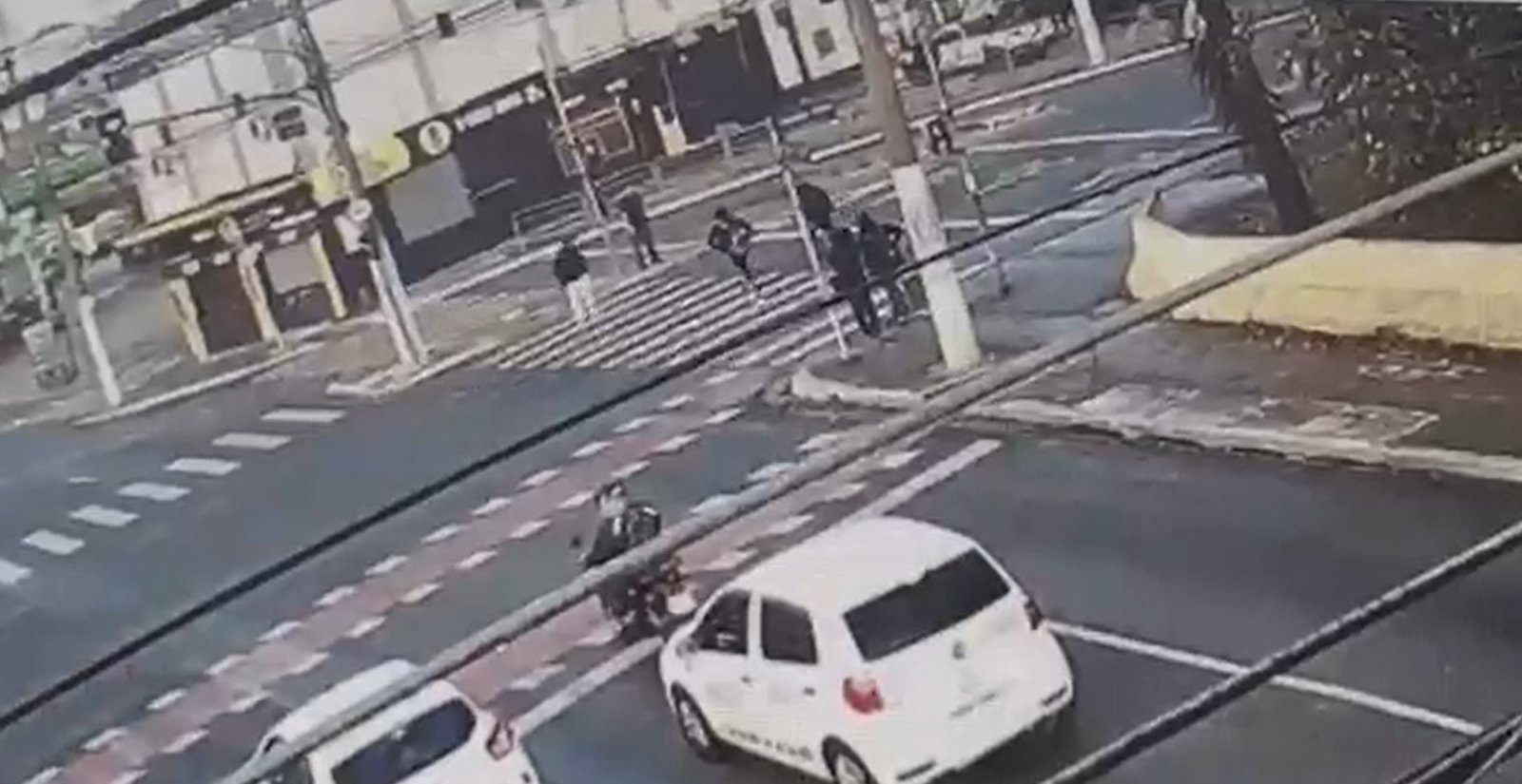 Homem de 56 anos morre após ser atropelado enquanto atravessava faixa de pedestres na Zona Leste