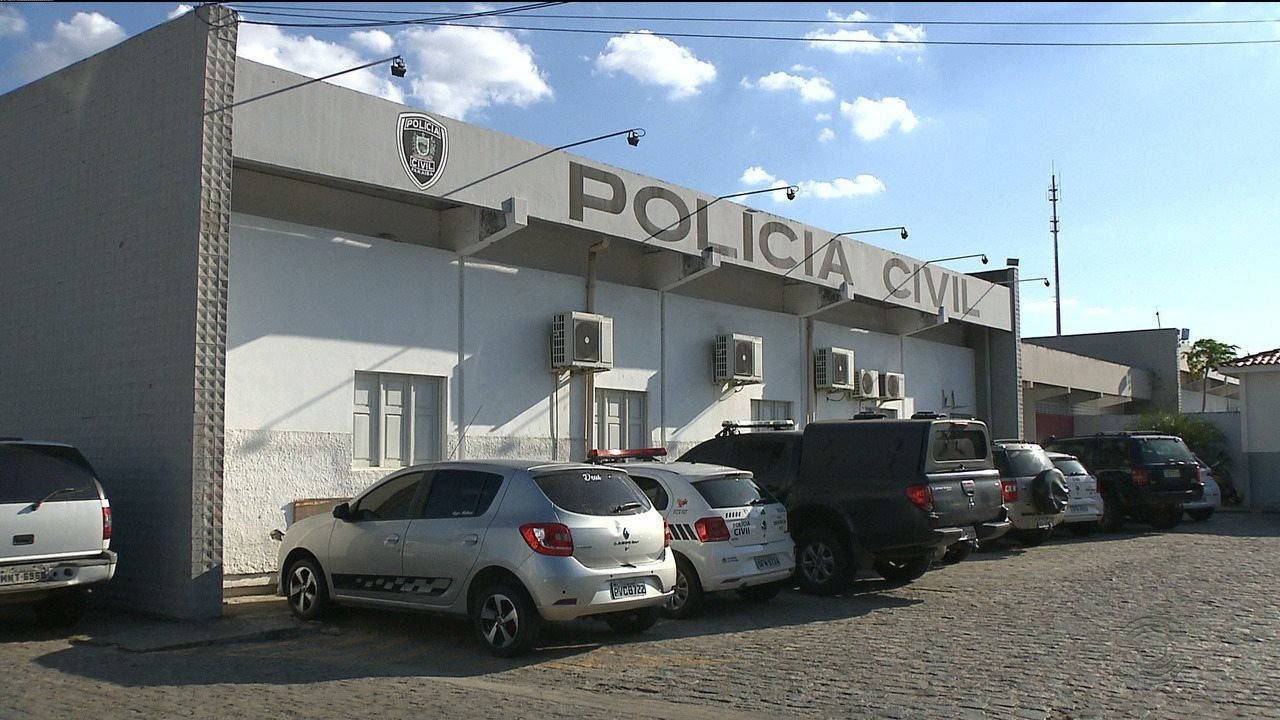 Homem é preso suspeito de tentar matar vizinho a facadas após discussão por fogos de artifício, em Campina Grande
