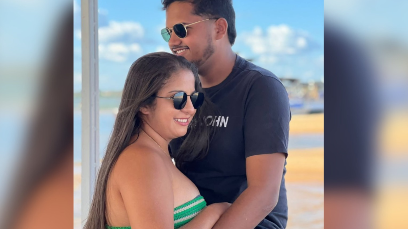 Jovem homenageia namorado morto em acidente com declaração na web: ‘Amor da minha vida’