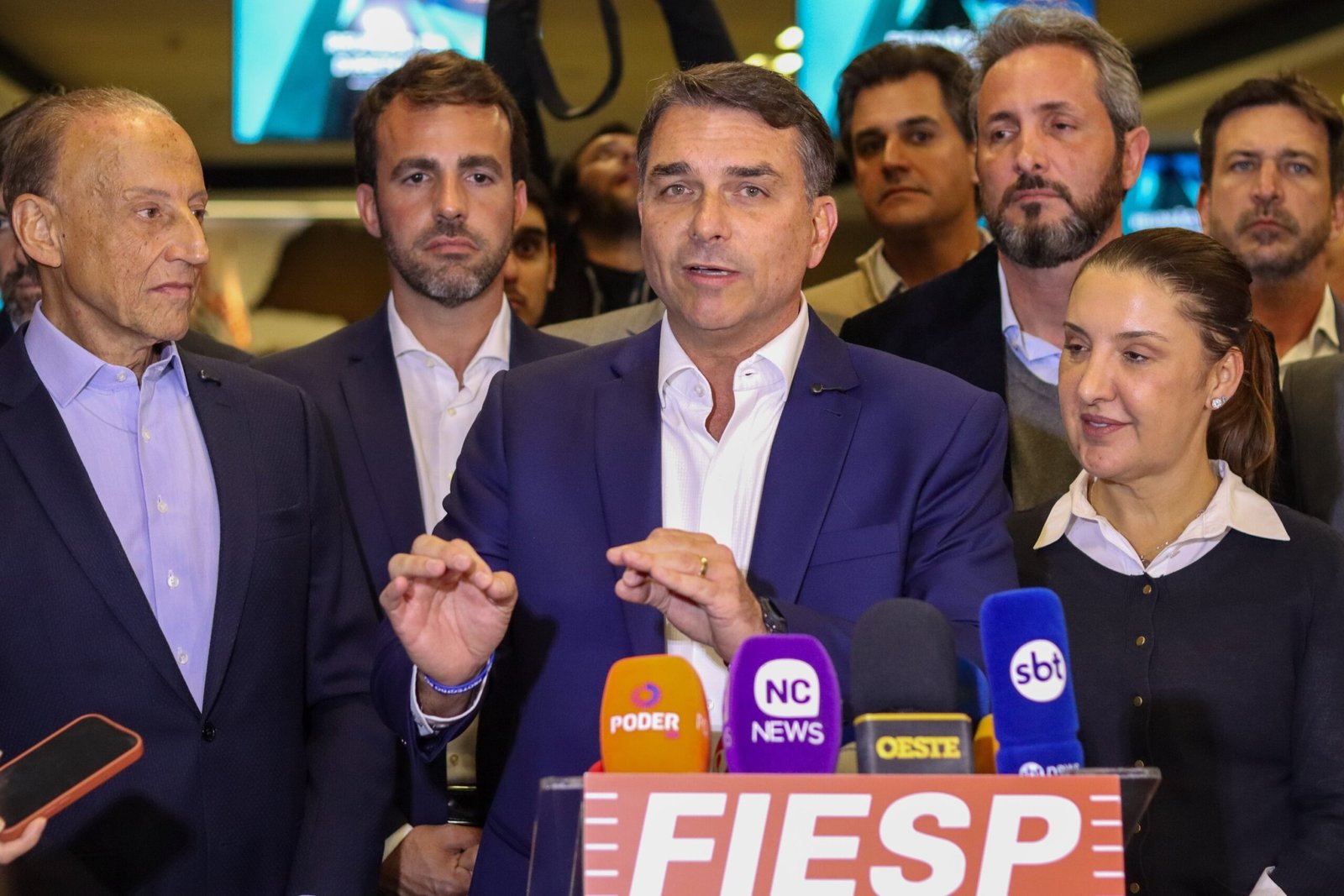 Flávio Bolsonaro nega ter negociado fim da reeleição com Tarcísio: ‘Não preciso de pacto para a gente caminhar junto’