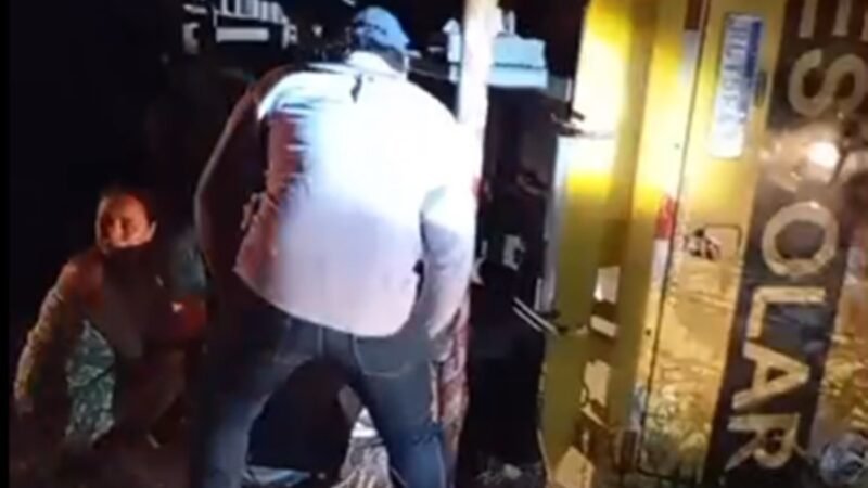 Ônibus escolar tomba e deixa feridos em Juazeirinho, na PB