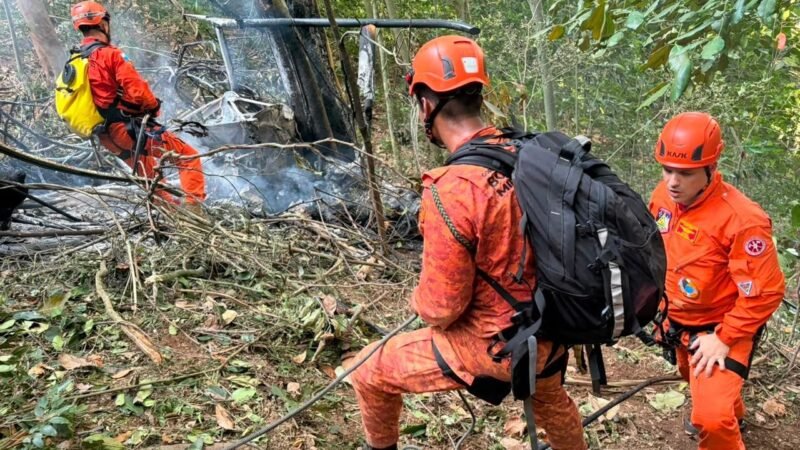 Polícia quer ouvir empresa de helicóptero que caiu no Rio; acidente gera discussão sobre voos em áreas residenciais