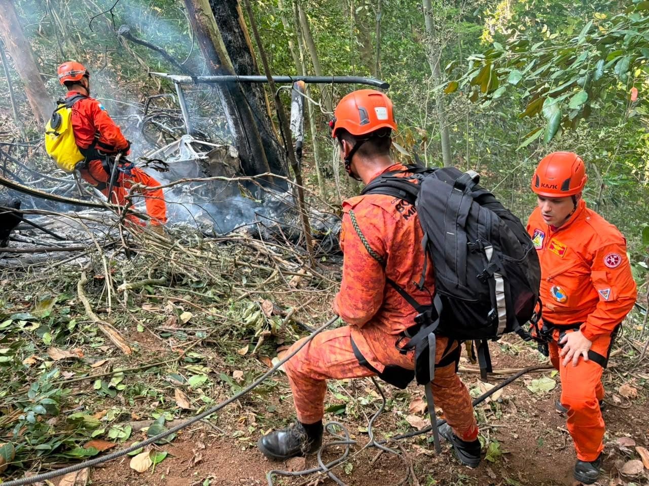 Polícia quer ouvir empresa de helicóptero que caiu no Rio; acidente gera discussão sobre voos em áreas residenciais