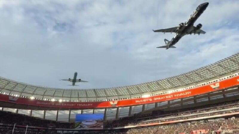 VÍDEO: Aviões da Embraer voam bem próximo a estádio em apresentação durante jogo de rúgbi, na África do Sul