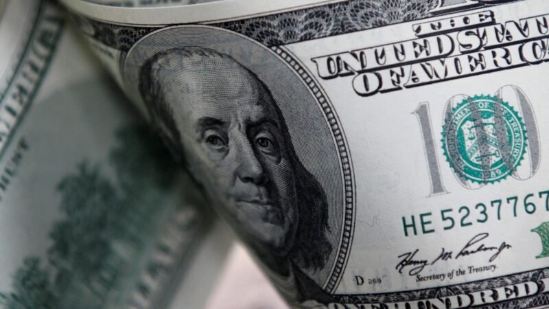 Dólar abre à espera de dados de emprego dos EUA e da balança comercial brasileira