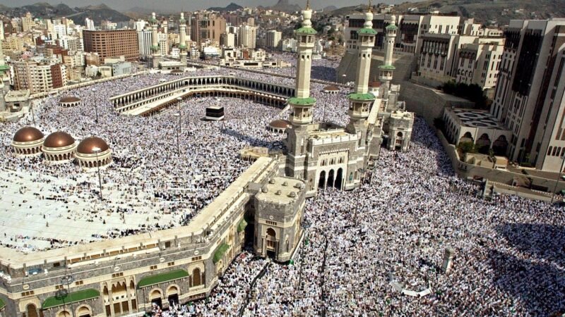 Houthis realizam novos ataques contra a Arábia Saudita, que emite alerta para Meca