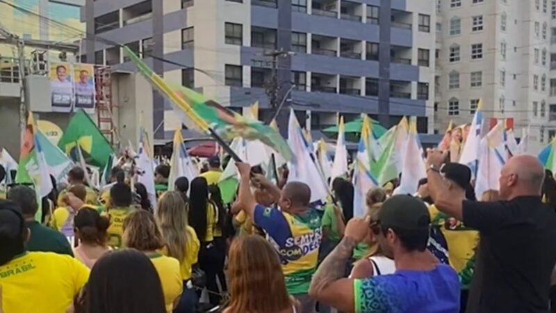 Manifestantes protestam contra STF e Alexandre de Moraes no Busto de Tamandaré, em João Pessoa