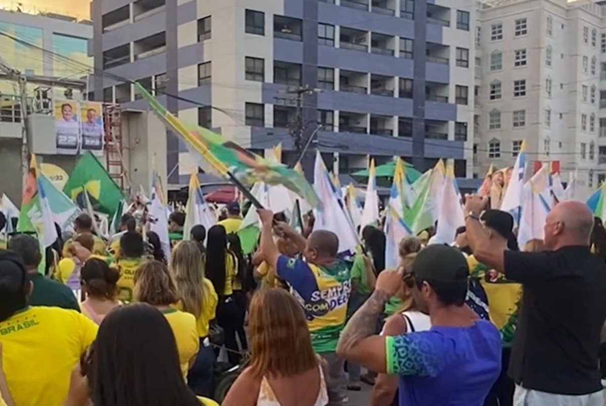 Manifestantes protestam contra STF e Alexandre de Moraes no Busto de Tamandaré, em João Pessoa
