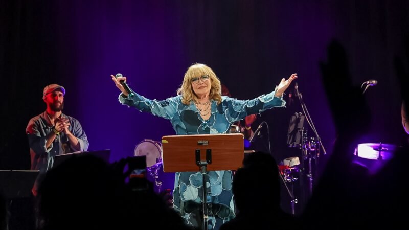Deixa eu dizer o que penso do álbum em que Claudya revê 60 anos de carreira…