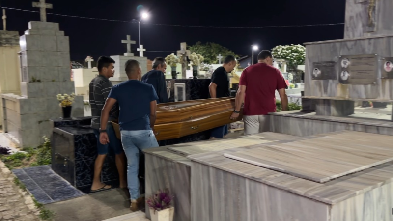 Corpo de idosa encontrada em casa em João Pessoa após pelo menos um ano é sepultado, na PB
