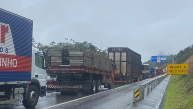 Serra Antiga da Tamoios segue interditada neste domingo por alto volume de chuvas