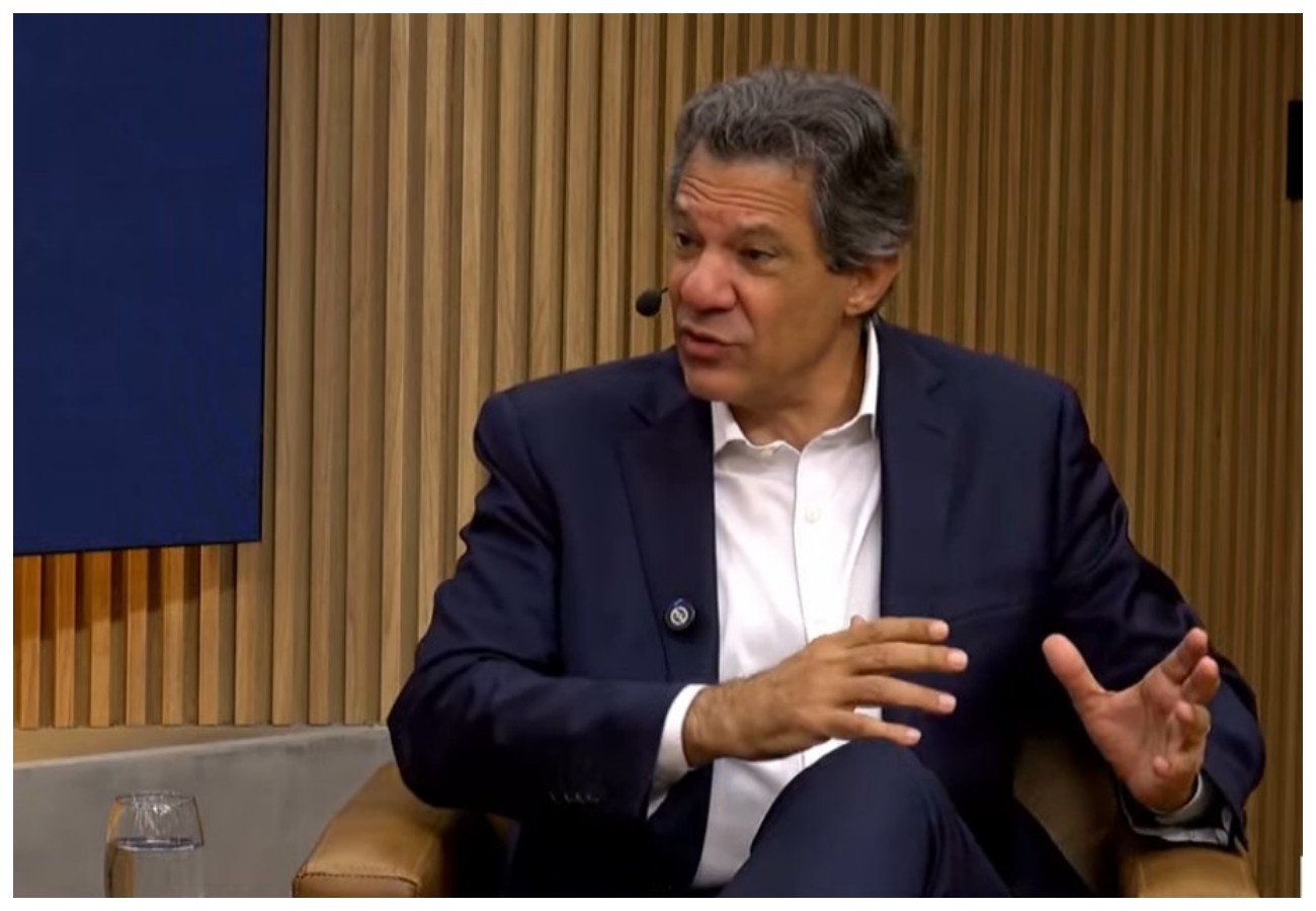‘Se o Flávio Bolsonaro for eleito, o Vorcaro não fica na cadeia. Eles vão combinar o que fazer com os R$ 40 bilhões que estão fora do Brasil’, diz Haddad em SP