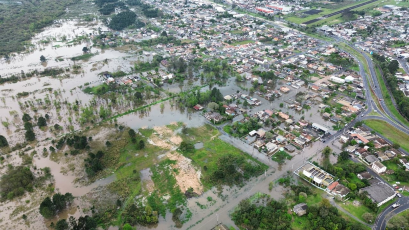 Sete dias de chuvas afetam 22 mil pessoas no Paraná e deixam 4 mortos e 2 desaparecidos; cidades estão alagadas e rodovias interditadas