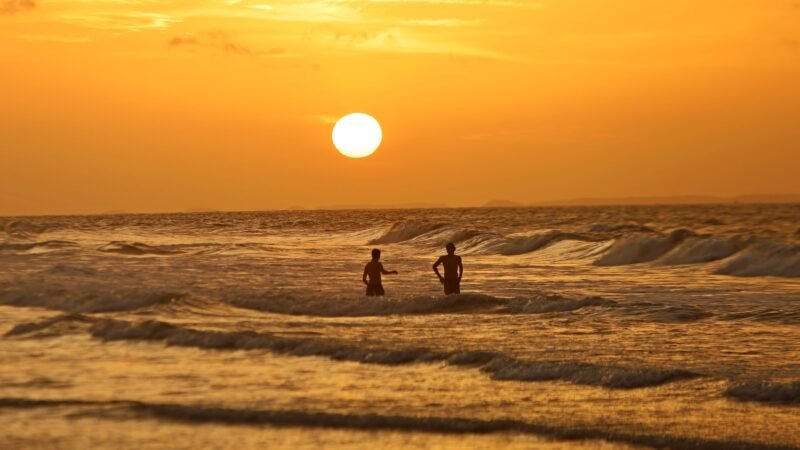 Vai à praia no feriado? São Luís tem dois trechos impróprios para banho; veja quais