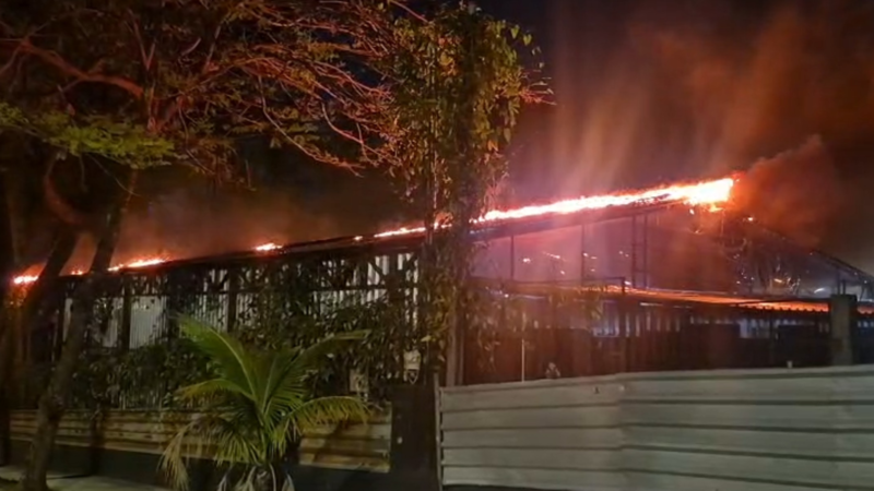 VÍDEO: incêndio atinge bar na Pampulha, em BH