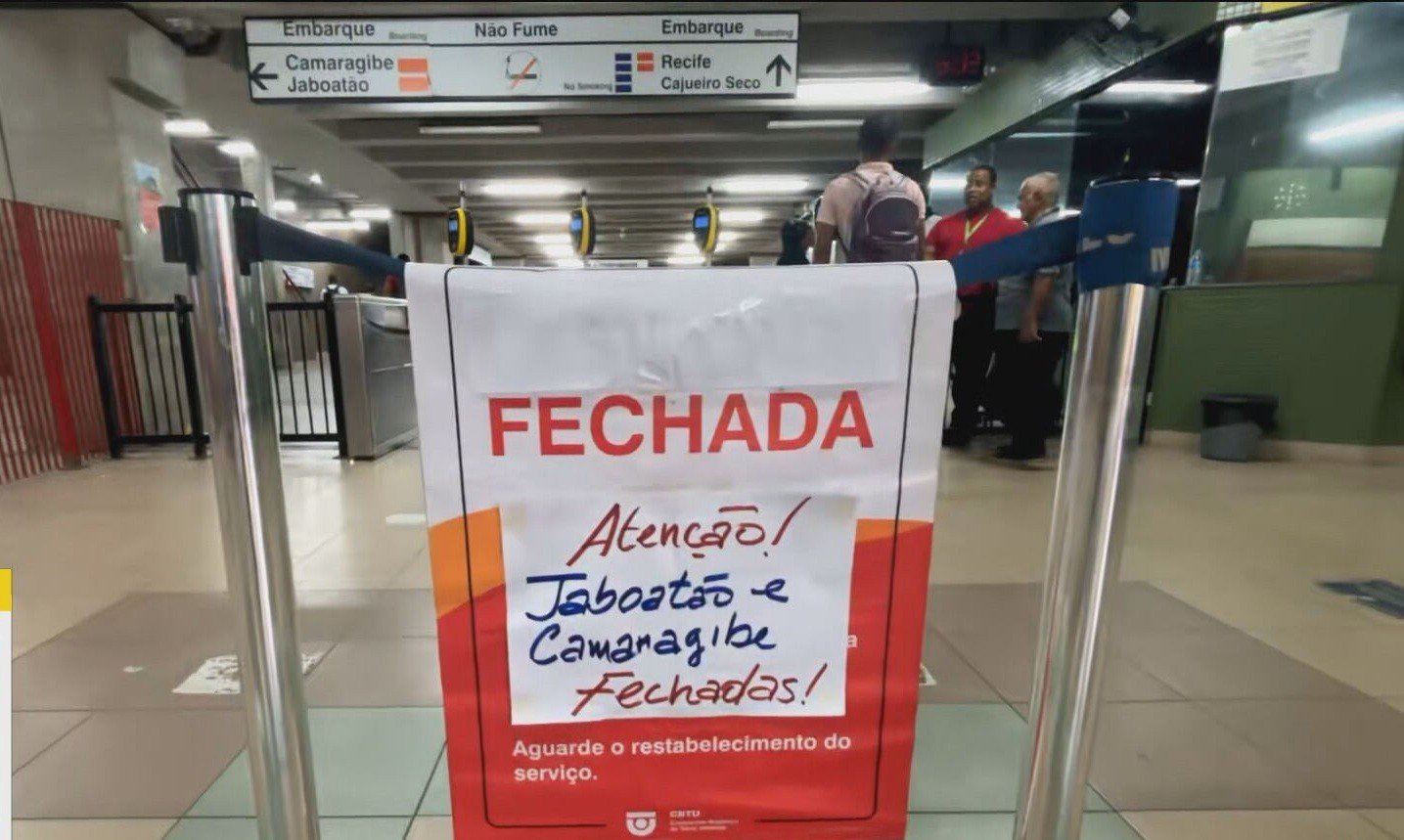 Linha Centro do Metrô do Recife fica mais de três horas sem funcionar