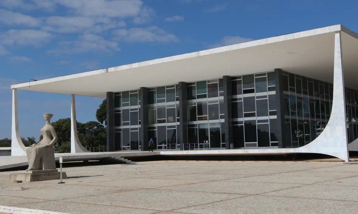 Gilmar cobra de Fachin e Salomão reação a irregularidades em precatórios e cita Master
