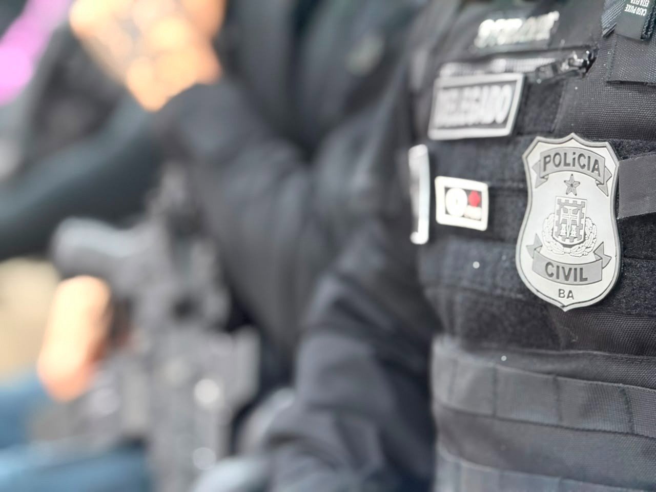 Suspeito de monitorar ex com rastreador no carro é preso por descumprir medida protetiva na Bahia