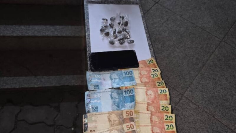 Homem é preso e adolescente é apreendido com drogas e dinheiro em Três Rios