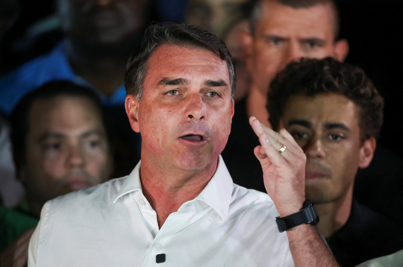 What are the investigations into Flávio Bolsonaro, the defeated presidential candidate who fled Brazil for the US?