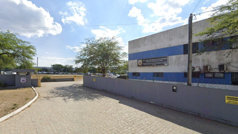 Mulher é presa suspeita de tentativa de homicídio após jogar água fervente no companheiro em Caruaru