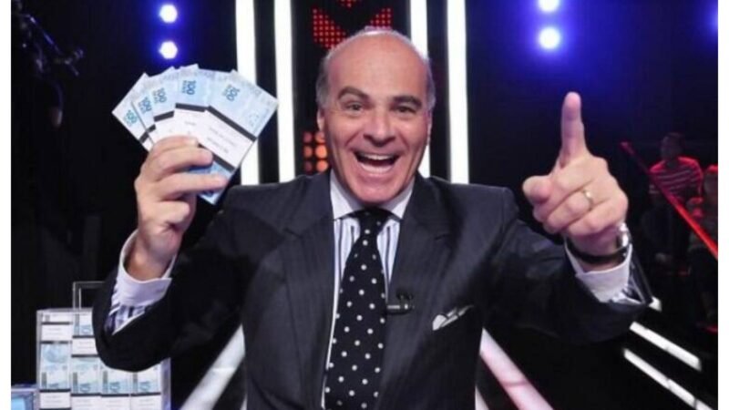Apresentador Marcelo de Carvalho, da RedeTV!, é condenado a pagar R$ 100 mil após por publicação preconceituosa contra africanos